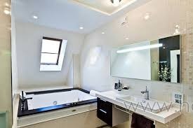 Как обустроить маленькую ванную комнату в мансарде?