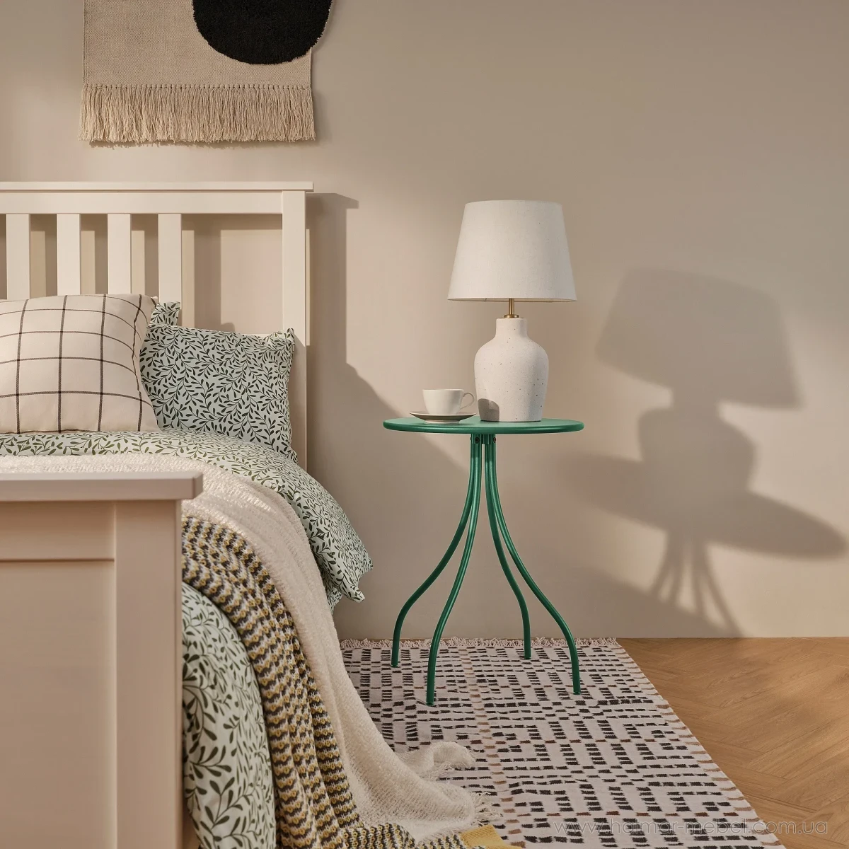 Стол журнальный TÅNEBRO IKEA темно-зеленый Стол журнальный TÅNEBRO IKEA темно-зеленый