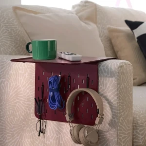 Підставка для підлокітника KRAMPHULT / SKÅDIS IKEA з гачками темно-червоний Підставка для підлокітника KRAMPHULT / SKÅDIS IKEA з гачками темно-червоний